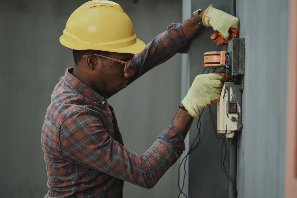 4 Things To Looking For When Hiring An Electrician For The First Time